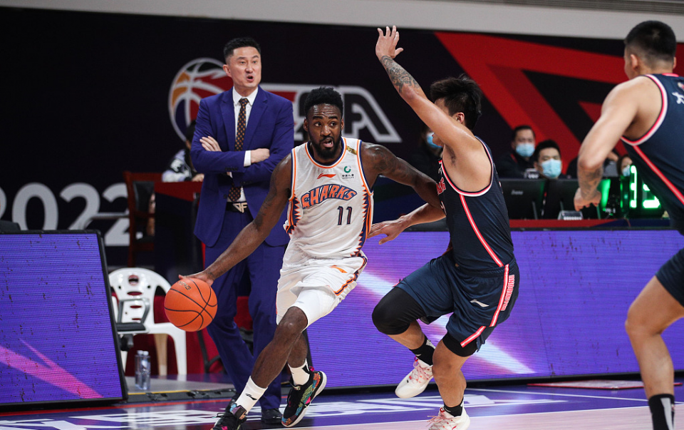 关于今夜突围战来临，广厦男篮围绕英超止住颓势，更衣室稳定，临场指挥获称赞的信息